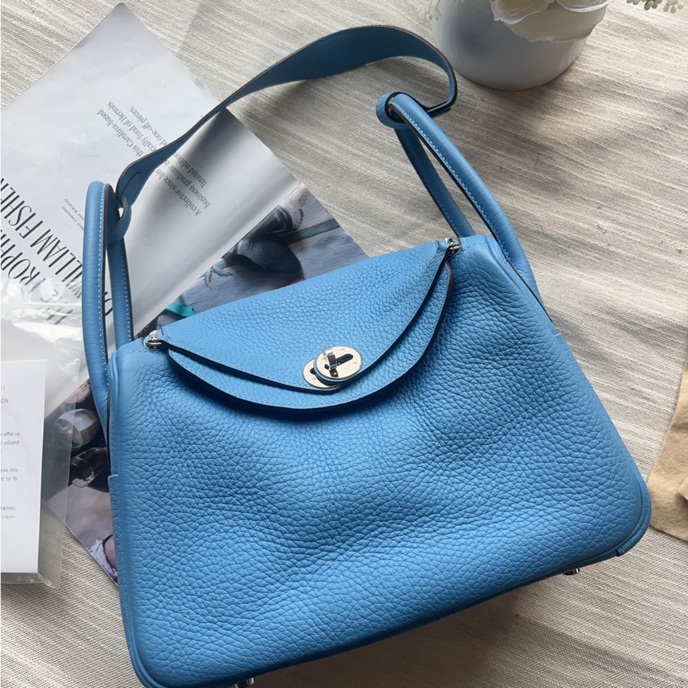 Hermes Taurillon Clemence Lindy
26 Sky Blue